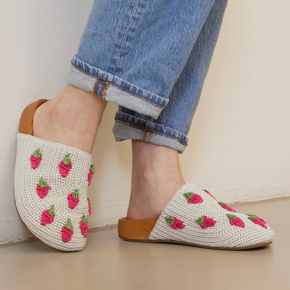 The Sak Strawberry Embroidered Women's Slip-On Shoes in Size 9 - Picture 2 of 16